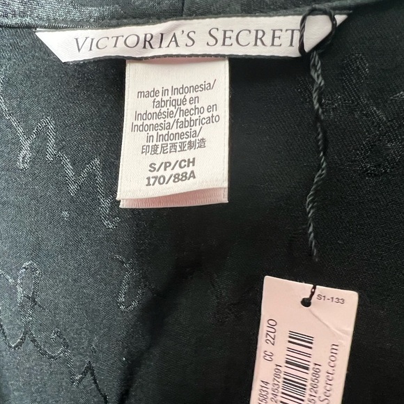 Victoria Secret Satin Logo Wrap With Matching Short - Picture 5 of 9